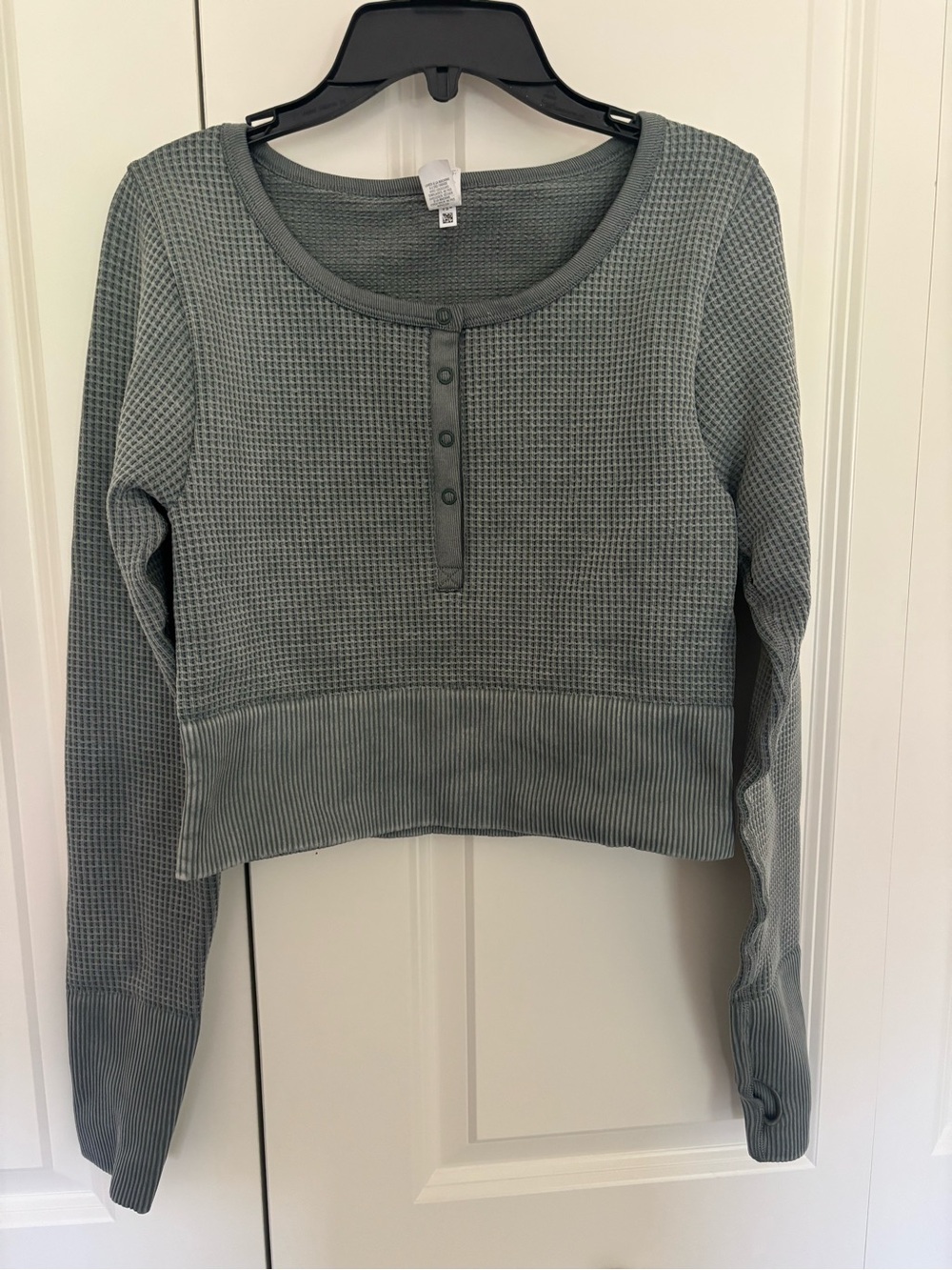Offline by Aerie Long Sleeve Waffle Knit Stretch Cropped Top Green M.
